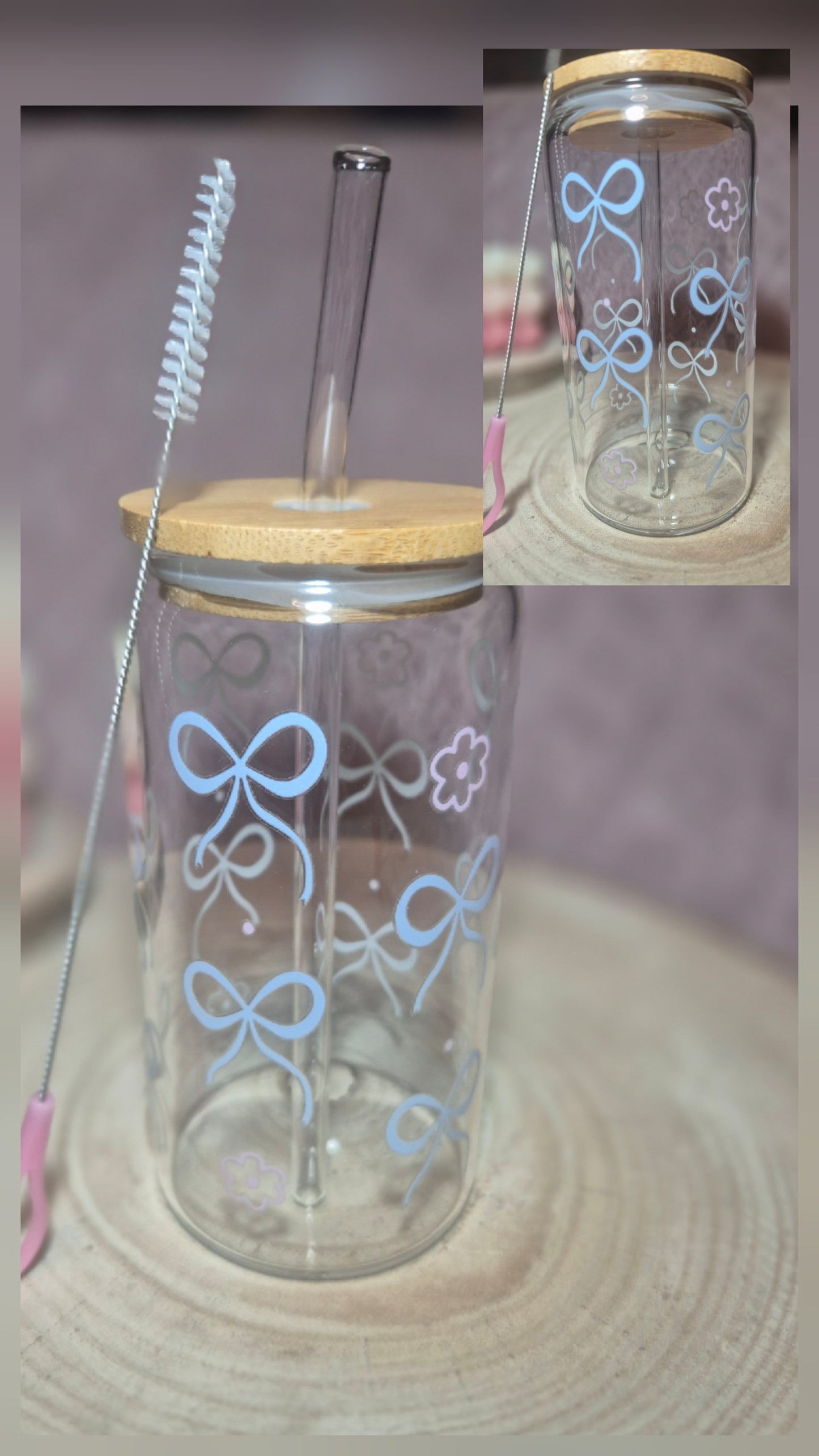 Glas mit Strohhalm blaue Schleifen