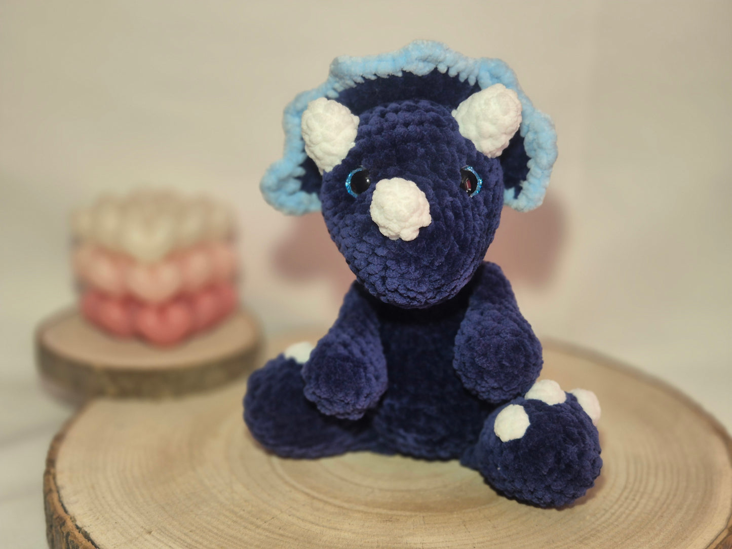 Triceratops Amigurumi gehäkelt